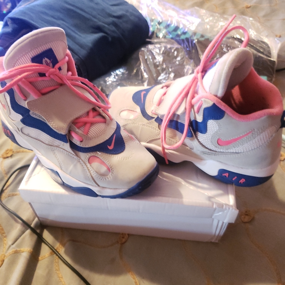 Nike - Picture 4 of 6